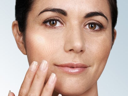 Liz Model applying product