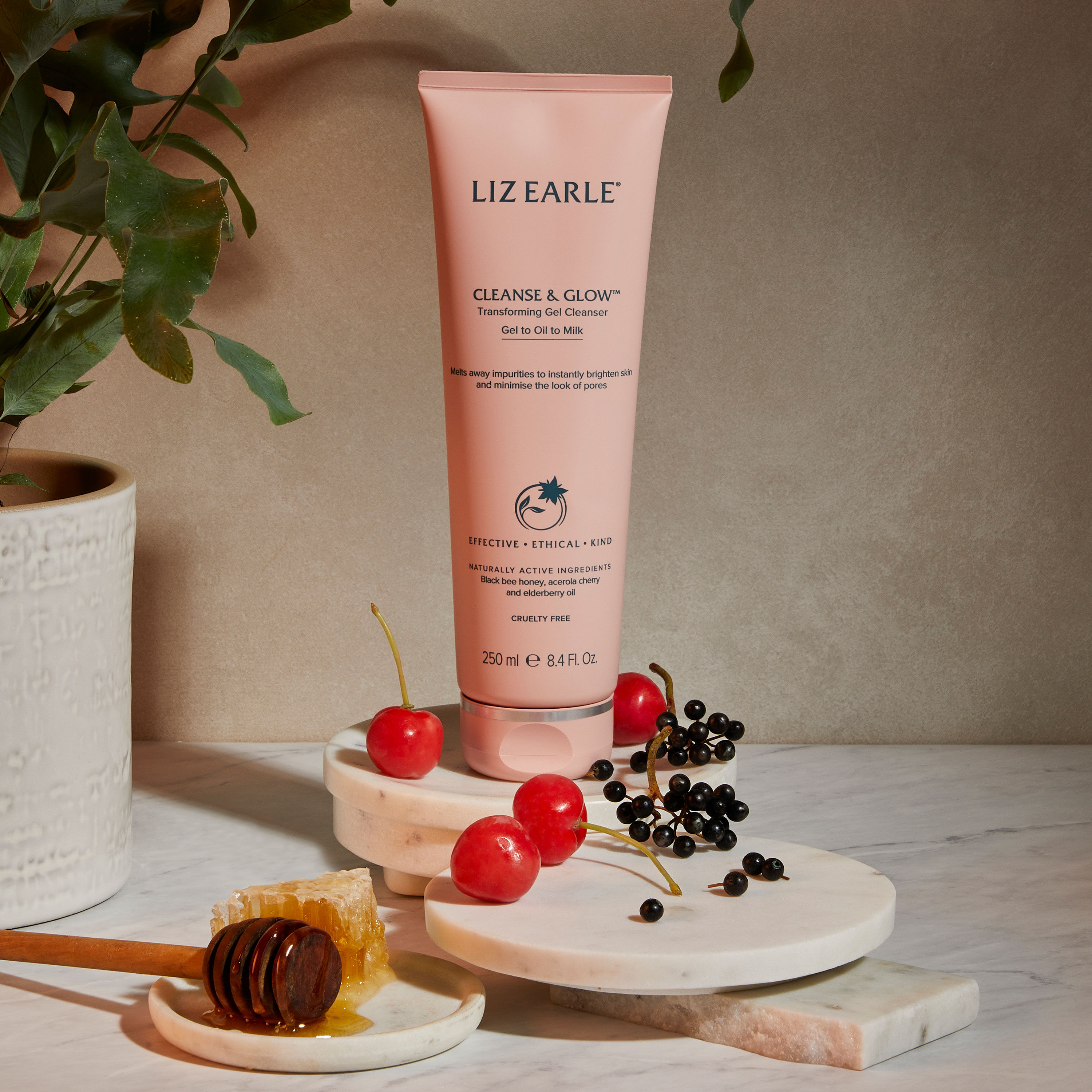 Cleanse & Glow™ Transforming Gel Cleanser Liz Earle Beauty